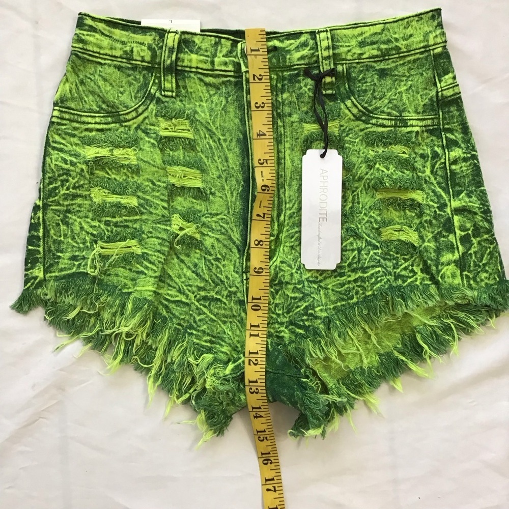 NWT- Aphrodite Women Green High Waist Distressed Raw Hem Summer Jean Shorts L - Picture 7 of 9